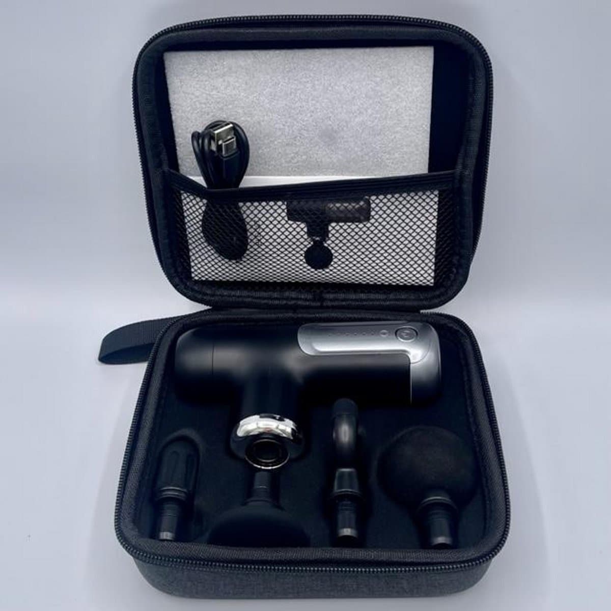 Namajunas - Massage gun - Spiermassager - Uitgerust met 4 massagekoppen - 6 intensiteitsniveaus - Zwart - Massage pistool - Opbergcase - Krachtig en Draadloos Sport en Relax Massage Apparaat - Draadloos thumbnail 4