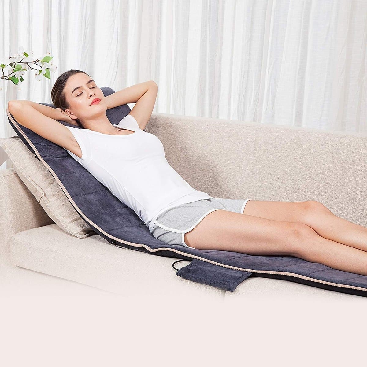 MELVRA Massagemat - Lichaamsmassage Mat - 10 Vibratiemotoren - 4 Verwarmingskussens - Voor Rug, Benen en Lumbale Wervelkolom - Massage & Warmte - Voor Mannen & Vrouwen - Cadeau thumbnail 2