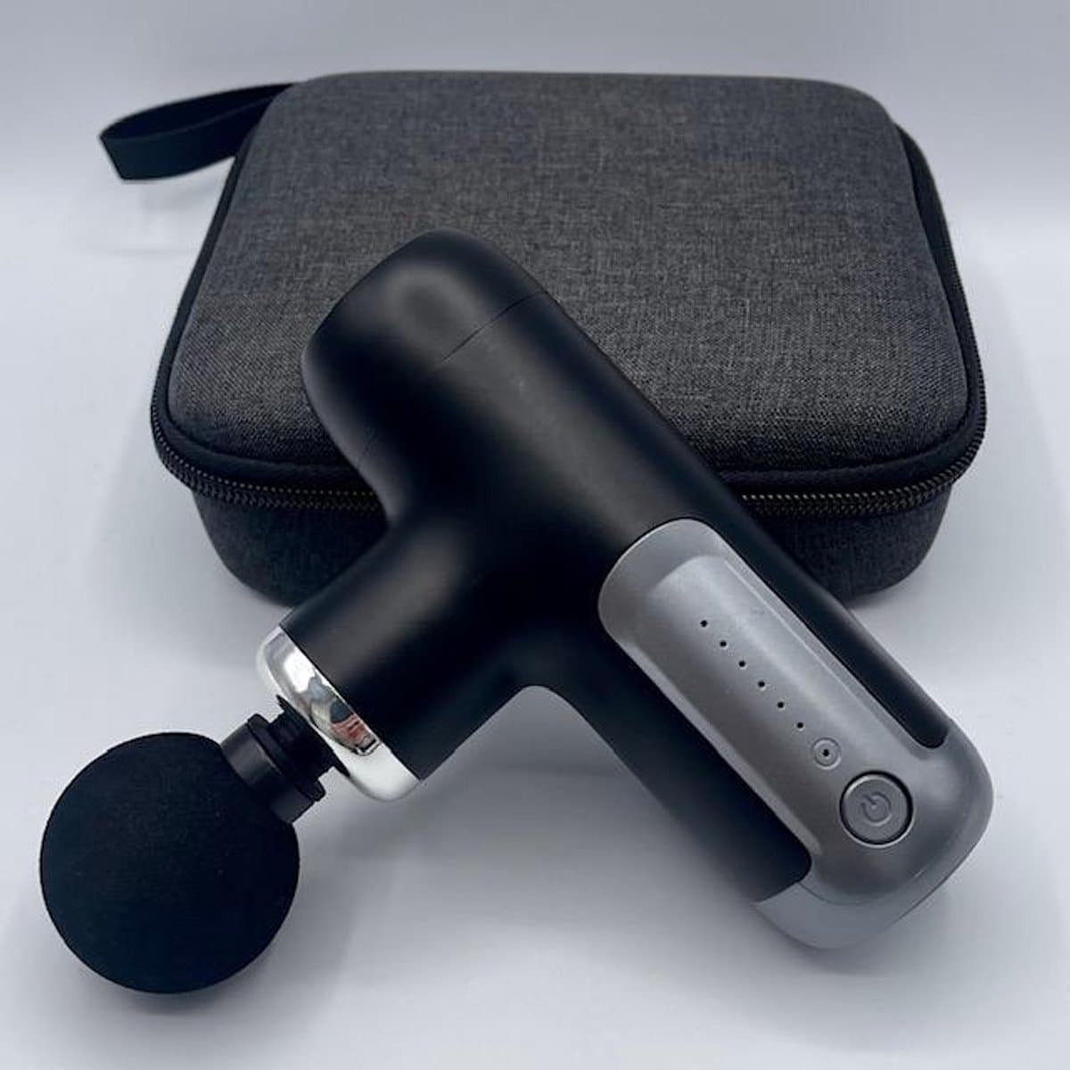 Namajunas - Massage gun - Spiermassager - Uitgerust met 4 massagekoppen - 6 intensiteitsniveaus - Zwart - Massage pistool - Opbergcase - Krachtig en Draadloos Sport en Relax Massage Apparaat - Draadloos thumbnail 6